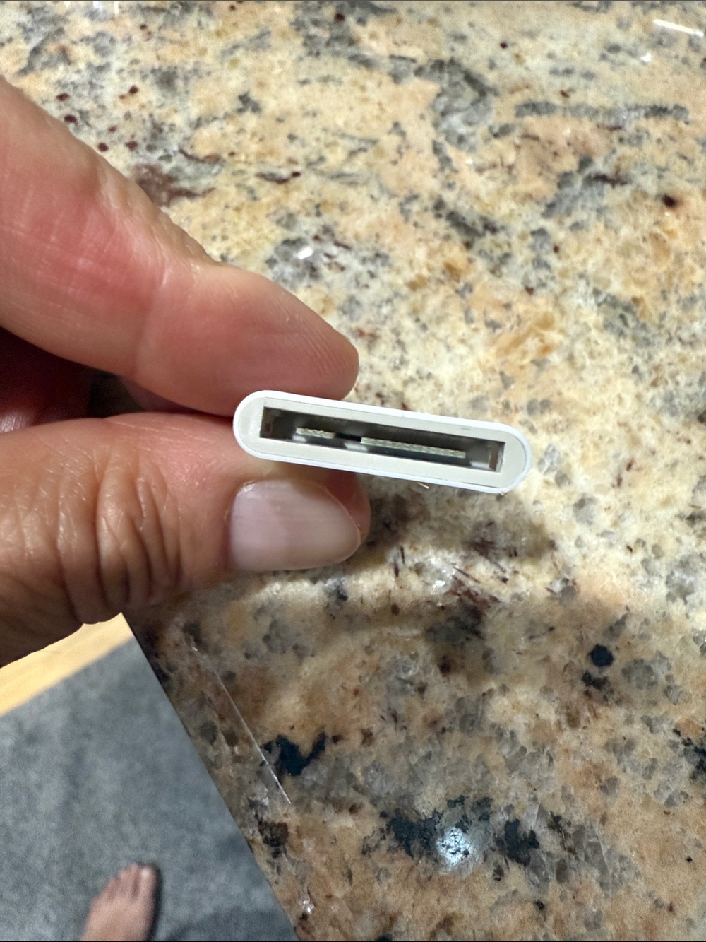 Apple White Lightning to 30‑Pin Adapter - Picture 2 of 9